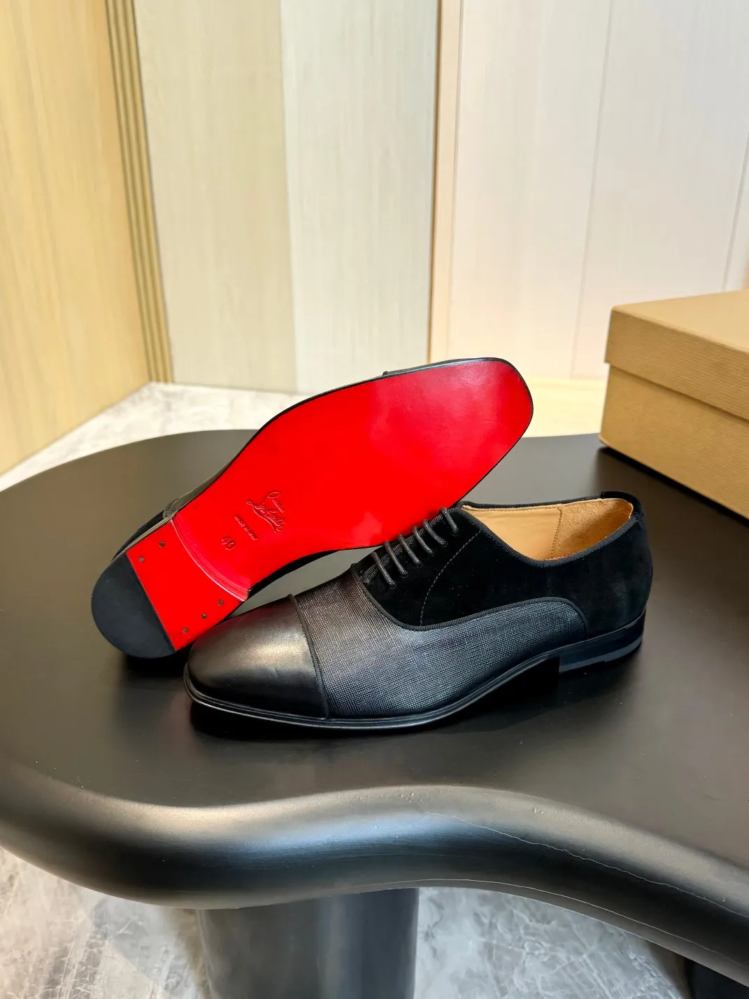 💰960 Christia*.Loubouti* high-end men's business formal leather shoes, original genuine cowhide red sole, imported Italian cowhide outsole, first-layer cowhide, water-dyed cowhide lining, high-end luxury. Size: 39-44 (customized at 38.45.46)✅